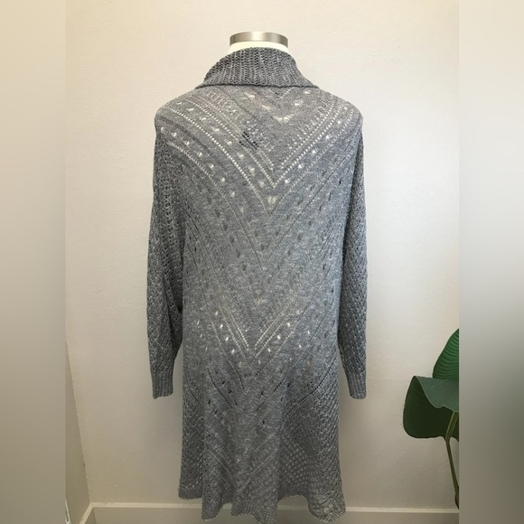 Torrid Gray Curved Hem Pointelle Sweater Cardigan - New! - Size 30 (6) - Picture 4 of 5